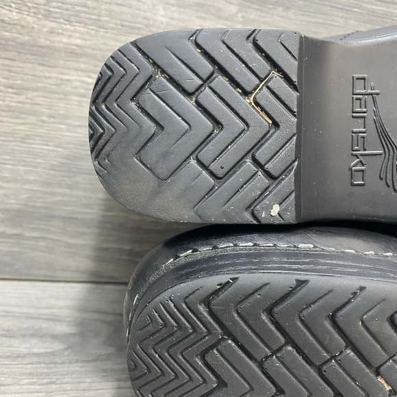 Dansko 38/7 US Womens Shoes Gloss Black Leather Mule Clog Nurse Comfort - Picture 8 of 16